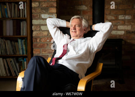 David Davis MP wird in seinem Haus in der Nähe von Goole, Yorkshire, interviewt. Stockfoto