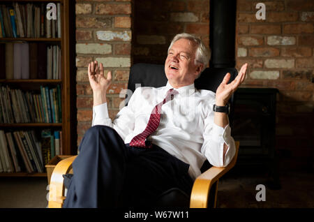 David Davis MP wird in seinem Haus in der Nähe von Goole, Yorkshire, interviewt. Stockfoto