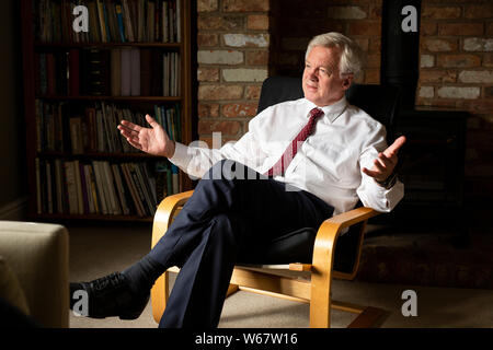 David Davis MP wird in seinem Haus in der Nähe von Goole, Yorkshire, interviewt. Stockfoto