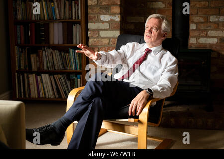 David Davis MP wird in seinem Haus in der Nähe von Goole, Yorkshire, interviewt. Stockfoto
