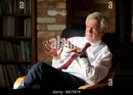 David Davis MP wird in seinem Haus in der Nähe von Goole, Yorkshire, interviewt. Stockfoto