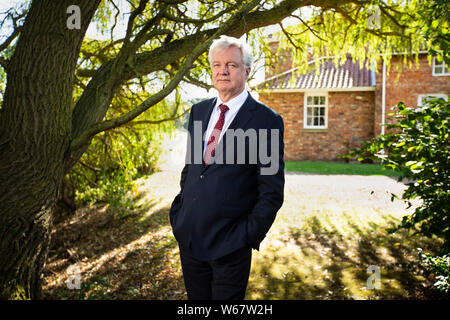 David Davis in seinem Haus in der Nähe von Goole, Yorkshire. Stockfoto