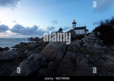 Leuchtturm Pontusval am Strand in Kerlouan Finistère in der Bretagne, Frankreich Stockfoto