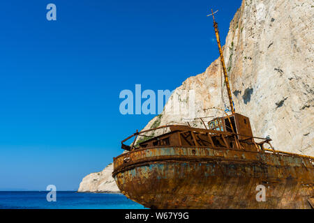 Griechenland, Zakynthos, rostigen Schiffswrack in navagio Strand der berühmtesten Attraktion der Insel gestrandet Stockfoto