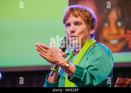 Kaesmann (Margot Käßmann), ehemalige Vorsitzende der Evangelischen Kirche in Deutschland (EDK) und ehemaliger regionaler Bischof von Hannover während einer Bibelarbeit auf dem Deutschen Evangelischen Kirchentag 2019 in Dortmund, Deutschland Stockfoto