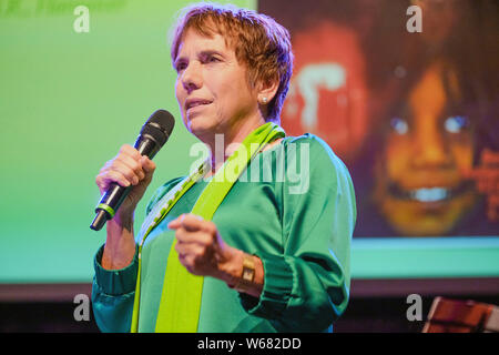 Kaesmann (Margot Käßmann), ehemalige Vorsitzende der Evangelischen Kirche in Deutschland (EDK) und ehemaliger regionaler Bischof von Hannover während einer Bibelarbeit auf dem Deutschen Evangelischen Kirchentag 2019 in Dortmund, Deutschland Stockfoto