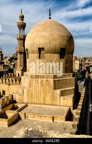 Medrese Sarghatmish als aus der Spirale Minarett der Ibn Tulun Moschee gesehen Stockfoto