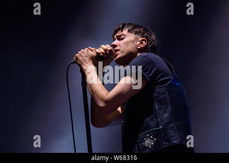 BILBAO, Spanien - 12 JUL: Julian Casablancas, Sänger der Anschläge (Band), führt im Konzert an BBK Live Musik Festival 2019 am 12. Juli 2019 in Bilb Stockfoto