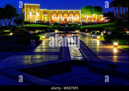 Die Hilltop Restaurant in Al Alzhar Park ist ein beliebter Ort für Ägypter in den Abend gehen, vor allem Iftar während des Ramadan zu feiern. Stockfoto