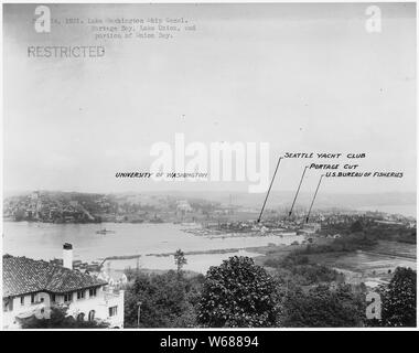 Seattle, Washington. Portage Bay und Teil des Lake Union; Umfang und Inhalt: Die US-Armee Korps der Ingenieure ausgiebig fotografiert Viele der zivilen Arbeiten Projekt- und Fluss und den Hafen Verbesserung, die Sie mit beteiligt waren. Der Lake Washington Ship Canal und die Hiram Chittenden Schlösser gebaut Passage zwischen frischem Wasser den Union See und Salz wasser Puget Sound zu ermöglichen. Stockfoto