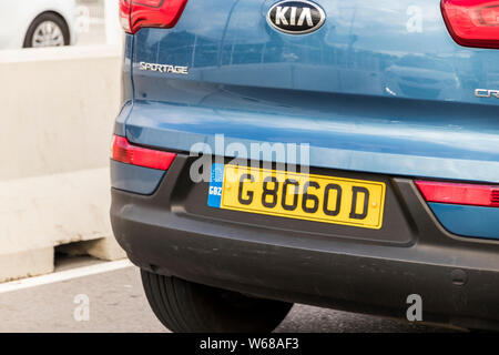 Gibraltar, Großbritannien. Eine Gibraltar auto Platte auf einen KIA blaues Auto Stockfoto