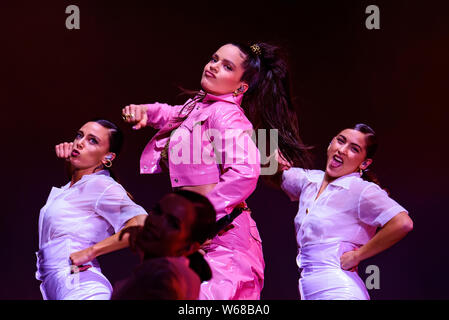 BILBAO, Spanien - 12 JUL: Rosalia (pop trap Band) im Konzert an BBK Live 2019 Music Festival durchführen am Juli 12, 2019 in Bilbao, Spanien. Stockfoto