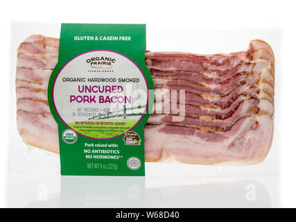 Winneconne, WI - 21 Juli 2019: ein Paket von Orgainc Prairie organic Hartholz geräuchert gereifter Speck auf einer isolierten Hintergrund Stockfoto