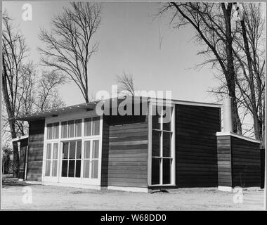 Sutter County, in der Nähe von Yuba City, Kalifornien. Nähmaschinen center in Yuba City Farm Workers Gemeinschaft (F.S.A. . . .; Umfang und Inhalt: Die Bildunterschrift lautet wie folgt: Sutter County, in der Nähe von Yuba City, Kalifornien. Nähmaschinen center in Yuba City Farm Workers Gemeinschaft (F. S.A.), für die Bewohner der Häuser. Stockfoto