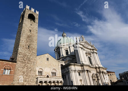 Die Alte Kathedrale, die neue Kathedrale und der Palast Broletto am Domplatz, Piazza Paolo VI, Brescia, Lombardei, Italien, Europa Stockfoto