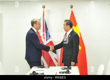 Bangkok, Thailand. Juli 31, 2019. Chinesischen Staatsrat und Außenminister Wang Yi (R) trifft sich mit Großbritannien und Außenminister Dominic Raab in Bangkok, Thailand, am 31. Juli 2019. Credit: Rachen Sageamsak/Xinhua/Alamy leben Nachrichten Stockfoto