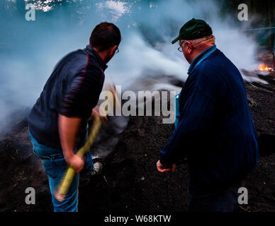 Charburners bei der Arbeit in Grevenbroich, Deutschland Stockfoto