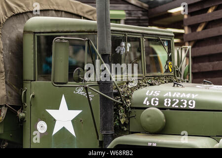 DONCASTER, Großbritannien - 28. JULI 2019: eine Nahaufnahme eines grünen und braunen M 35 Army cargo Truck während des zweiten Weltkrieges 2 verwendet Stockfoto