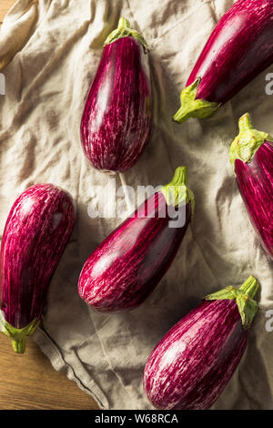 Raw Lila organische Gaffiti Aubergine fertig zu kochen Stockfoto