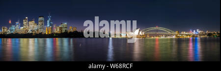 Die Sydney Harbour mit dem SydneyOpera House und die Sydney Harbour Bridge. Sydney, Australien Stockfoto