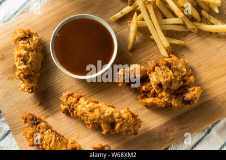 Hausgemachte Frittierte Idaho Finger Steaks mit Pommes Frites Stockfoto