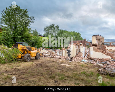 Abriss der Trades and Labour Club auf der Orla Straße, Redditch, Worcestershire. Stockfoto