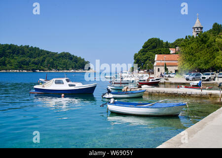 Kleine Boote im Yachthafen von Cavtat. Stockfoto