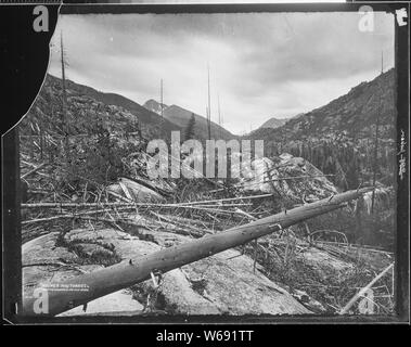 Wasatch Mountain in der Nähe von Ogden, Utah, U.S. Geological Survey Camp im Vordergrund. Stockfoto