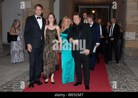 Georg Eisenreich mit Ehefrau und Francis Fulton-Smith mit Freundin Claudia Hillmeier beim Staatsempfang im Anschluss die Eröffnung der Richard-Wagn Stockfoto