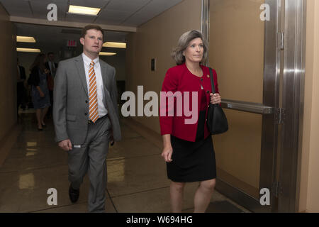 Washington, District of Columbia, USA. Juli 31, 2019. United States Senator Joni Ernst (Republikaner von Iowa) macht ihren Weg zum Senat, auf dem Capitol Hill in Washington, DC, USA am 31. Juli 2019. Credit: Stefani Reynolds/CNP/ZUMA Draht/Alamy leben Nachrichten Stockfoto