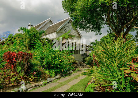 Kingston Hill, Jamaika, Dez 2018, Strawberry Hill Hotel im karibischen Stil Gebäude in den Blue Mountains Stockfoto