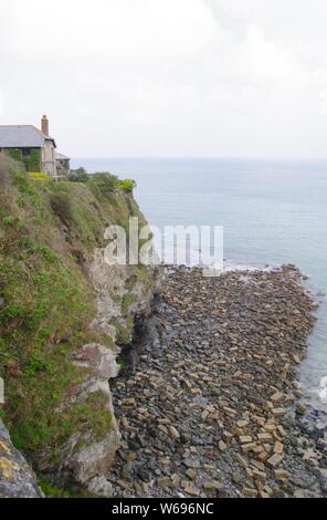 Trevaunance Cove und Punkt. Die hl. Agnes, North Cornwall, an einem Frühlingstag. Stockfoto