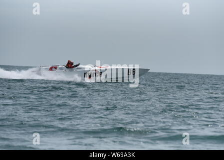 Motorbootrennen auf der UKOPRA Poole 100 2019 Motorbootrennen in den Solent Stockfoto