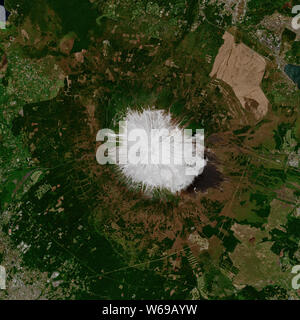 Mount Fuji in Japan vom Weltraum aus gesehen - Enthält Copernicus Sentinel Data (2019 geändert) Stockfoto