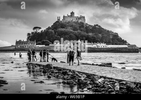 St Ives ist eine Küstenstadt, die Pfarrkirche und Hafen in Cornwall. Die Stadt liegt nördlich von Penzance und westlich von Camborne an der Küste der Irischen See. Stockfoto