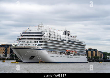 London, UK, 14. Juli 2019. Die Viking Jupiter Kreuzfahrtschiff, der Viking Cruise Line, bei Greenwich angedockt Stockfoto