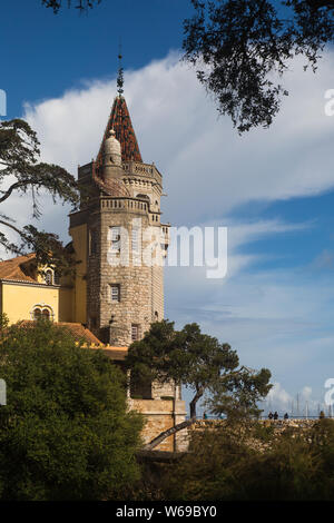 Condes de Castro Guimaraes Musem, früher bekannt als Torre de S. Sebastião (Saint Sebastian Tower) in Cascais, Portugal Stockfoto