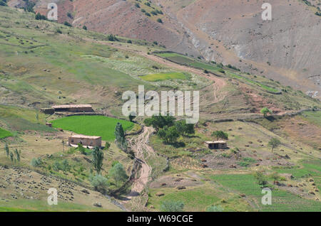 Trockenen Landschaften in der hissar Berge, ein Naturschutzgebiet im Bereich Pamir-Alay, südöstliche Usbekistan Stockfoto