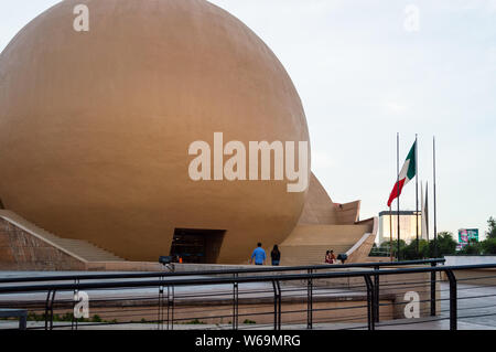 TIJUANA, BAJA CALIFORNIA / Mexiko, 28. JULI 2019: Blick auf die IMAX Dome im kulturellen Zentrum von Tijuana (Centro Cultural Tijuana (CECUT) Stockfoto