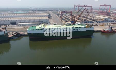 Ansicht des Helden Typ Post-Panamax 8000 CEU PCTC von Tianjin Xingang Shipbuilding Heavy Industry Co., Ltd. für Wallenius Wilhelmsen Logistische gebaut Stockfoto