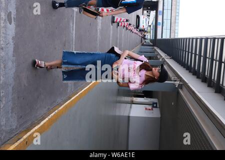 Taiwanesische Schauspielerin Lin Chi-ling abgebildet ist auf dem Internationalen Flughafen Shanghai Hongqiao in Shanghai, China, 17. Juni 2018. Stockfoto