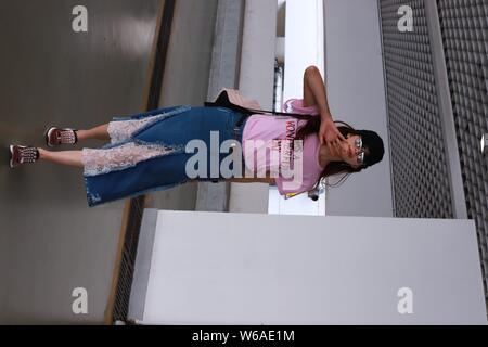 Taiwanesische Schauspielerin Lin Chi-ling abgebildet ist auf dem Internationalen Flughafen Shanghai Hongqiao in Shanghai, China, 17. Juni 2018. Stockfoto