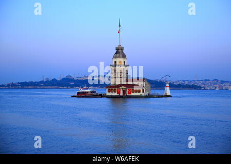 Maiden's Tower - Istanbul, Türkei. Eine Ansicht aus der historischen Maiden Tower am Eingang des Bosporus. Stockfoto