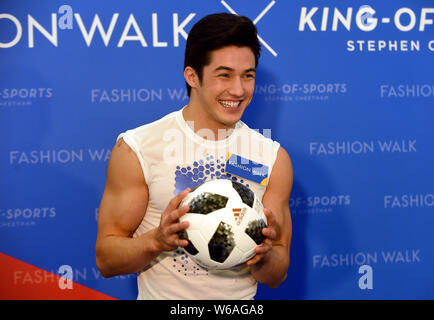 Der brasilianischen Künstlerin gymnast Arthur Mariano besucht die "Fashion Walk König des Sports' Event in Hongkong, China, 13. Juni 2018. Stockfoto