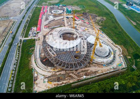 Ein Luftbild von der Shanghai Planetarium im Bau, das größte Planetarium der Welt nach seiner Fertigstellung, in Lingang Bereich Stockfoto