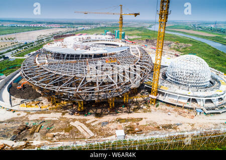 Ein Luftbild von der Shanghai Planetarium im Bau, das größte Planetarium der Welt nach seiner Fertigstellung, in Lingang Bereich Stockfoto