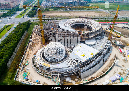 Ein Luftbild von der Shanghai Planetarium im Bau, das größte Planetarium der Welt nach seiner Fertigstellung, in Lingang Bereich Stockfoto