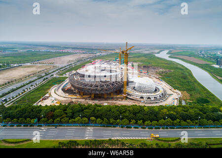 Ein Luftbild von der Shanghai Planetarium im Bau, das größte Planetarium der Welt nach seiner Fertigstellung, in Lingang Bereich Stockfoto