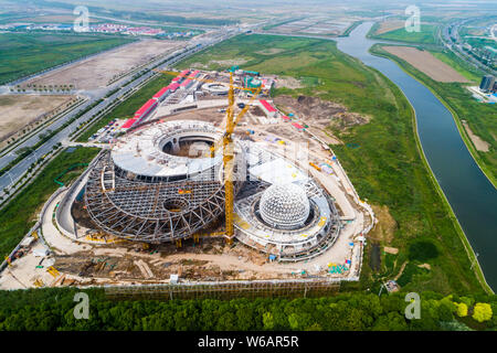 Ein Luftbild von der Shanghai Planetarium im Bau, das größte Planetarium der Welt nach seiner Fertigstellung, in Lingang Bereich Stockfoto