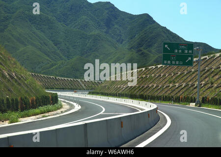 ---- Blick auf einen Abschnitt der Capital Region Ring Expressway in Peking, China, 28. Juni 2014. Bau der Capital Region Ring Expressway, Stockfoto